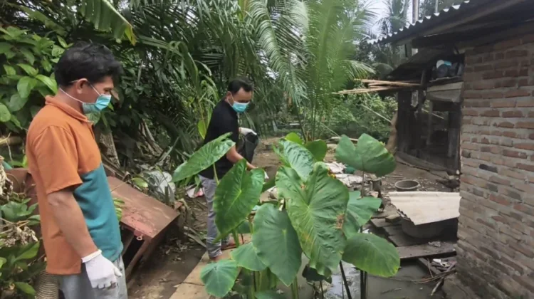 Cegah Penyebaran DBD Puskesmas Mentiring Bagikan Bubuk Abate