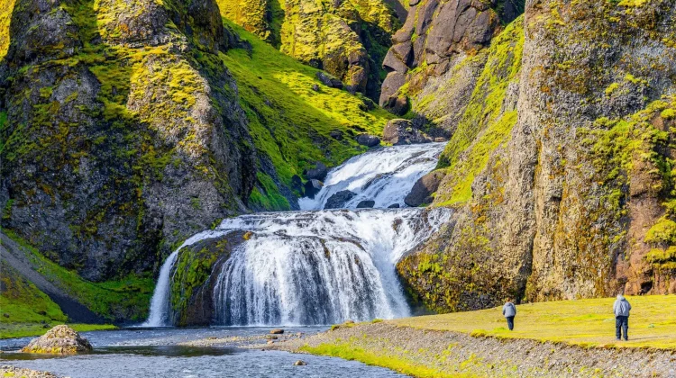 Pesona Stjórnarfoss dan Lanskap Ngarai Basalt di Islandia Selatan