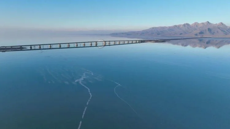 Krisis Lingkungan Iran: Danau Urmia Terancam Mengering Total