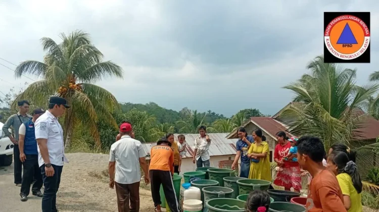 BPBD Bengkulu Selatan Salurkan Air Bersih ke Desa Telaga dalam