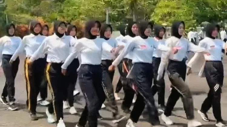 Purna Paskibra Kaur Laksanakan Latgab Bagi Capas Kaur
