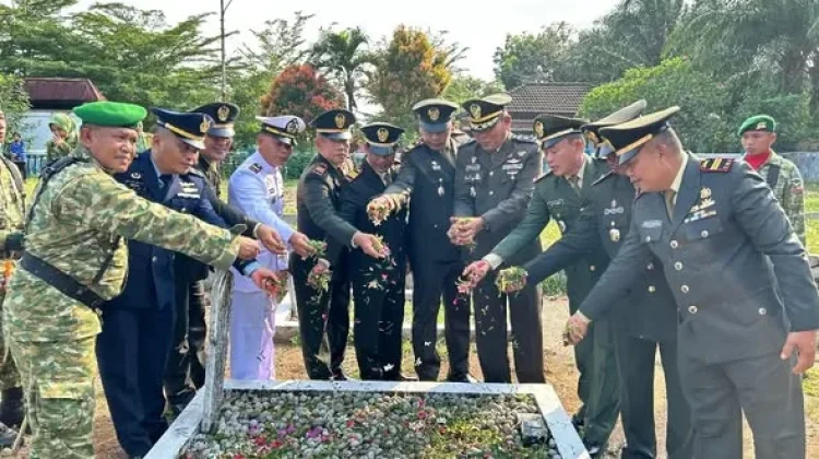 Peringati HUT TNI, Kodim Bengkulu Selatan Laksanakan Ziarah Nasional
