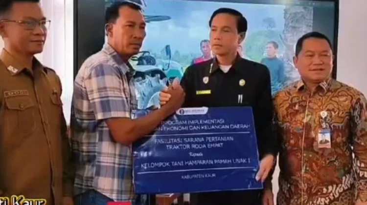 Dukung Penguatan Sektor Pertanian Bank BI Salurkan Traktor Kelompok Tani Pamah