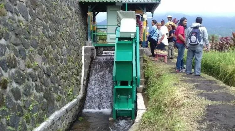 Pemanfaatan Sungai Kecil Solusi Mandiri Listrik Desa Pegunungan