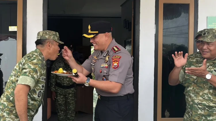 Polres Kaur Sambangi Makoramil Ucapkan Dirgahayu TNI ke-81