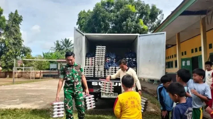 Babinsa Koramil Kaur tengah Monitoring Pendistribusian MBG
