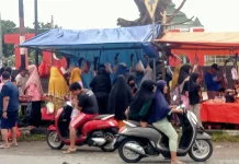 Jelang Ramadhan Pedagang Daging Padati Lapangan Merdeka Bintuhan