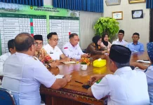 Jajaran Pemkab BS Solat Idul Fitri di Lapangan Sekundang BS