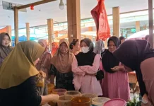 Jelang Idul Fitri Pedagang Bumbu Diserbu Pembeli