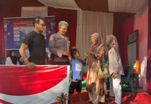 Polisi Sigap Amankan Anak Hilang di Pantai