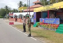 Babinsa Koramil Kaur Tengah Membantu Mengatur Kelancaran Lalin Lebaran