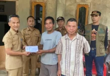 Wakil Bupati Salurkan Bantuan Kepada Korban Kebakarann