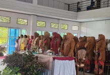 Peringatan Hari Kartini DWP Kaur Lomba Fashion Show
