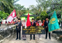 Ratusan Pelajar MTsN 3 Kaur Pawai Hari Kartini