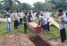Polres Kaur Pastikan Jenazah tanpa Identitas Dimakamkan Secara LayakTerhormat