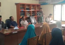 Danpos Koramil 408 Dampingi Penyaluran BLT
