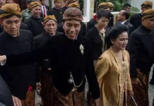 Mengenal Beskap, Busana Kebanggaan Masyarakat Jawa