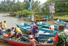 Danramil 408-05 Manna Monitoring Nelayan yang Belum Mendarat
