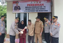 Kapolda Bengkulu Resmikan Bedah Rumah ke-73 dan Salurkan Bansos di Bengkulu Tengah