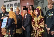 Bupati Kaur Serahkan Santunan Kematian Dari BPJS Ketenagakerjaan