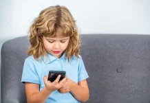 Waspada Mental Anak Labil Dampak Buruk Kecanduan Gawai