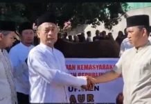 Asisten III Pemkab Kaur Serahkan Sapi Qurban Dari Presiden RI Ke Desa Kaur Utara