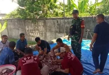Babinsa Koramil Manna Monitoring Proses Pemotongan Qurban