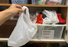 Mengoleksi Kantong Plastik Bekas Belanja, Kebiasaan yang Sulit Ditinggakan