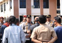 Kapolres Kaur Pimpin Pengamanan Aksi Damai GMMSB di PN Bintuhan
