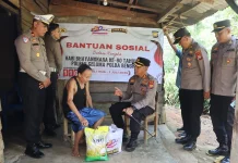 Salurkan Paket Sembako, Polres Seluma Pererat Kedekatan dengan Masyarakat
