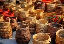 Pesona Kerajinan Anyaman Bambu Tradisional di tengah tengah Era Modern