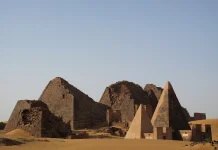 Meroë: Warisan Piramida Sudan yang Terlupakan di Jantung Gurun Nubia