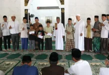Pemkab Kaur Salurkan Bantuan Kepada Masjid Nurul Iman Padang Guci Hulu