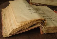 Pelestarian Manuskrip Kuno Melalui Teknik Konservasi Kertas Tradisional
