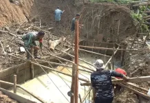 Satgas Koramil Manna Kebutuhan Pengerjaan Jembatan Desa Kuripan