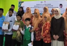 DWP Kemenag Kaur Melaksanakan Aksi Sosial Berbagi Kepada Siswa Madrasah