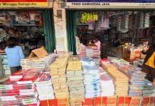H-4 Masuk Sekolah, Toko ATK, Sepatu, dan Seragam Diserbu Pembeli
