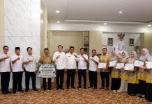 Bupati Kaur Serahkan Reward 9 Qori dan Qoriah Berprestasi MTQ Provinsi Bengkulu