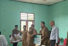 Bupati Kaur Salurkan Bantuan 50 Juta Untuk Perbaikan Sanitasi PKLK