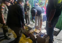 Satpol PP Kota Bengkulu Amankan 87 Botol Miras Tanpa Izin dari Warung Manisan