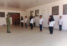 Babinsa Koramil Kaur Selatan Latih Siswa Sekolah Rakyat jelang MPLS