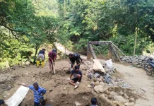 Babinsa Koramil Kaur Selatan Genjot Pembangunan Jembatan Gantung Manula