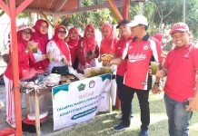 DWP Kemenag Kaur Gelar Bazar UMKM di Pantai Pengubaian