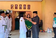 Paskibra Kecamatan Kelam tengah Dikukuhkan, Camat Beri Pesan jelang HUT RI ke-81
