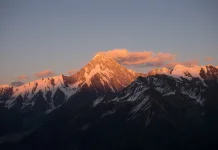 Pesona dan Tantangan Gunung Gongga, Atap Tertinggi di Provinsi Sichuan