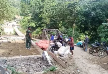 Babinsa Koramil Kaur Selatan Genjot Pembangunan Jembatan Gantung