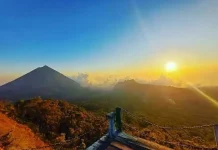 Mengenal Puncak Tertinggi di Pulau Flores