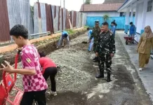 Babinsa Koramil Manna Goro dengan Pelajar SMKN 1 Bengkulu Selatan