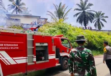 Koramil 408-01/Pino Bersama Warga Bergerak Cepat Padamkan Api