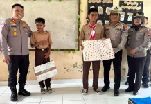 Kapolres Kepahiang Berikan Santunan, Dorong Pelajar Utamakan Keselamatan
